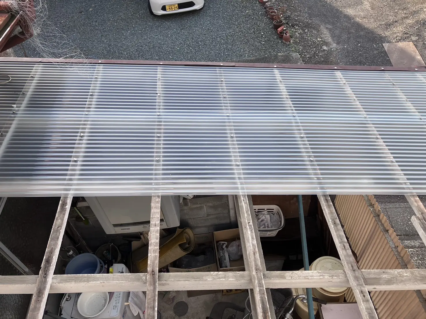 静岡県藤枝市で雹(ヒョウ)の被害でテラス屋根が穴が空いてしまったので