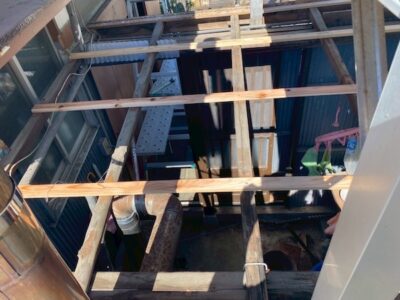 吉田町倉庫屋根補修施工中2_tokai