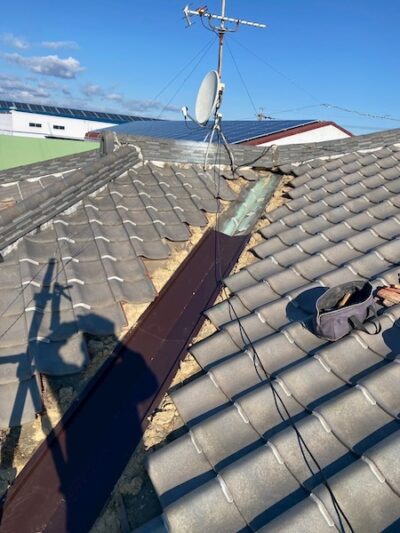 焼津市A様邸 谷樋補修中