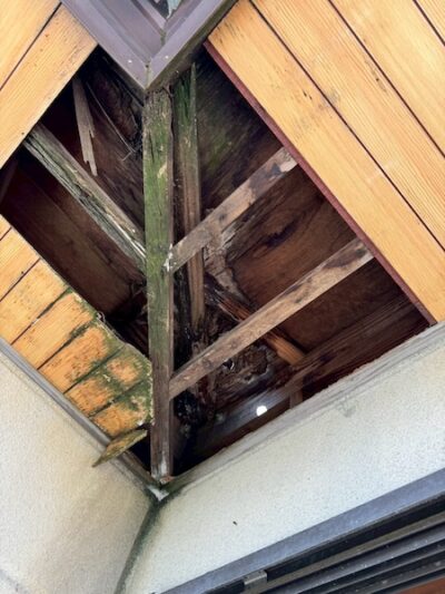 焼津市A様邸施工前 軒天内部