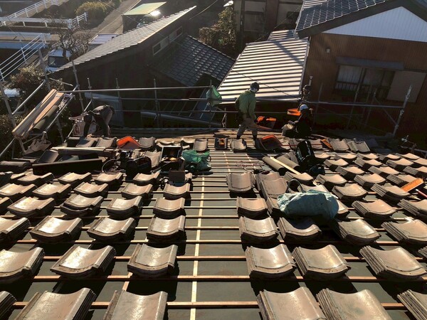 静岡県焼津市U様邸_葺き戻している様子