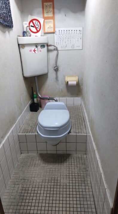 藤枝市飲食店トイレ施工前
