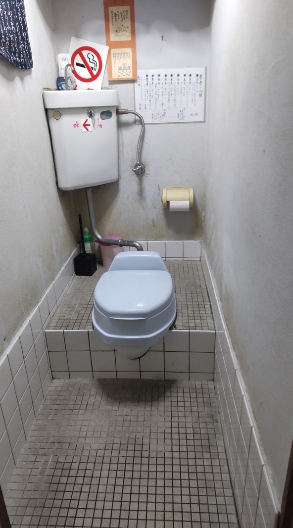藤枝市飲食店トイレ施工前