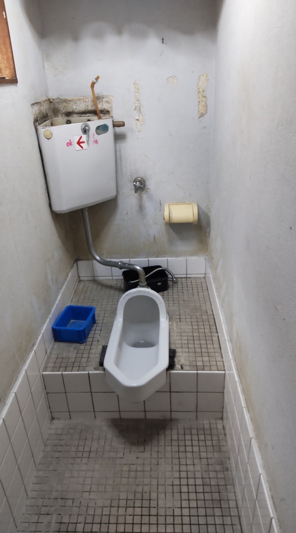 藤枝市飲食店トイレ施工中