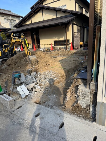 焼津市I様-外構工事-施工中の様子ショベル